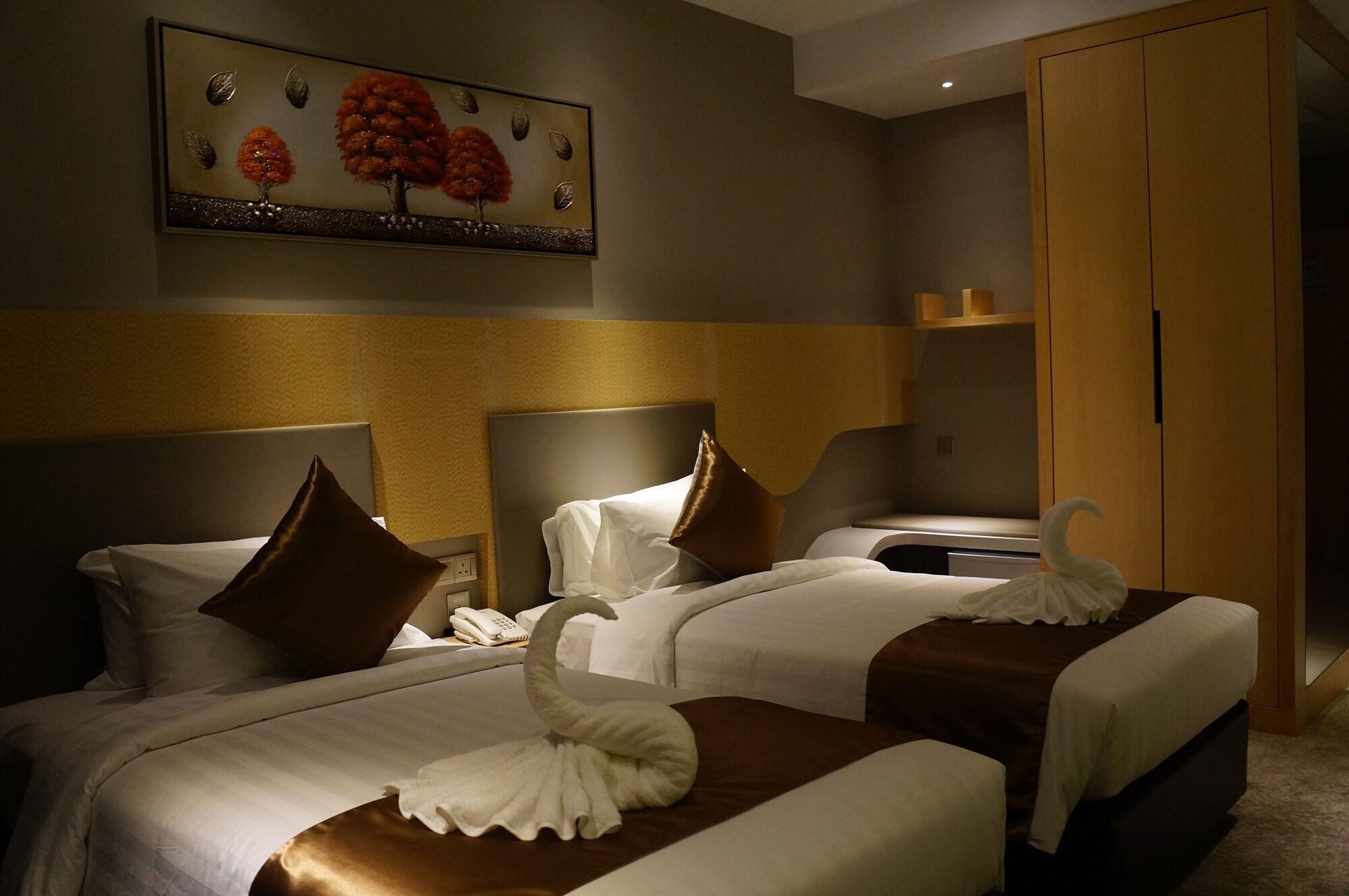 Greens Hotel & Suites Бинтулу Экстерьер фото