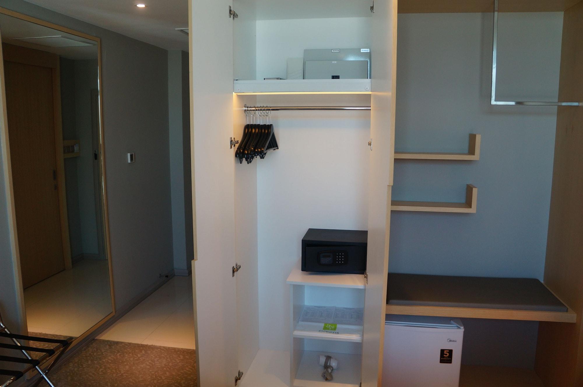 Greens Hotel & Suites Бинтулу Экстерьер фото