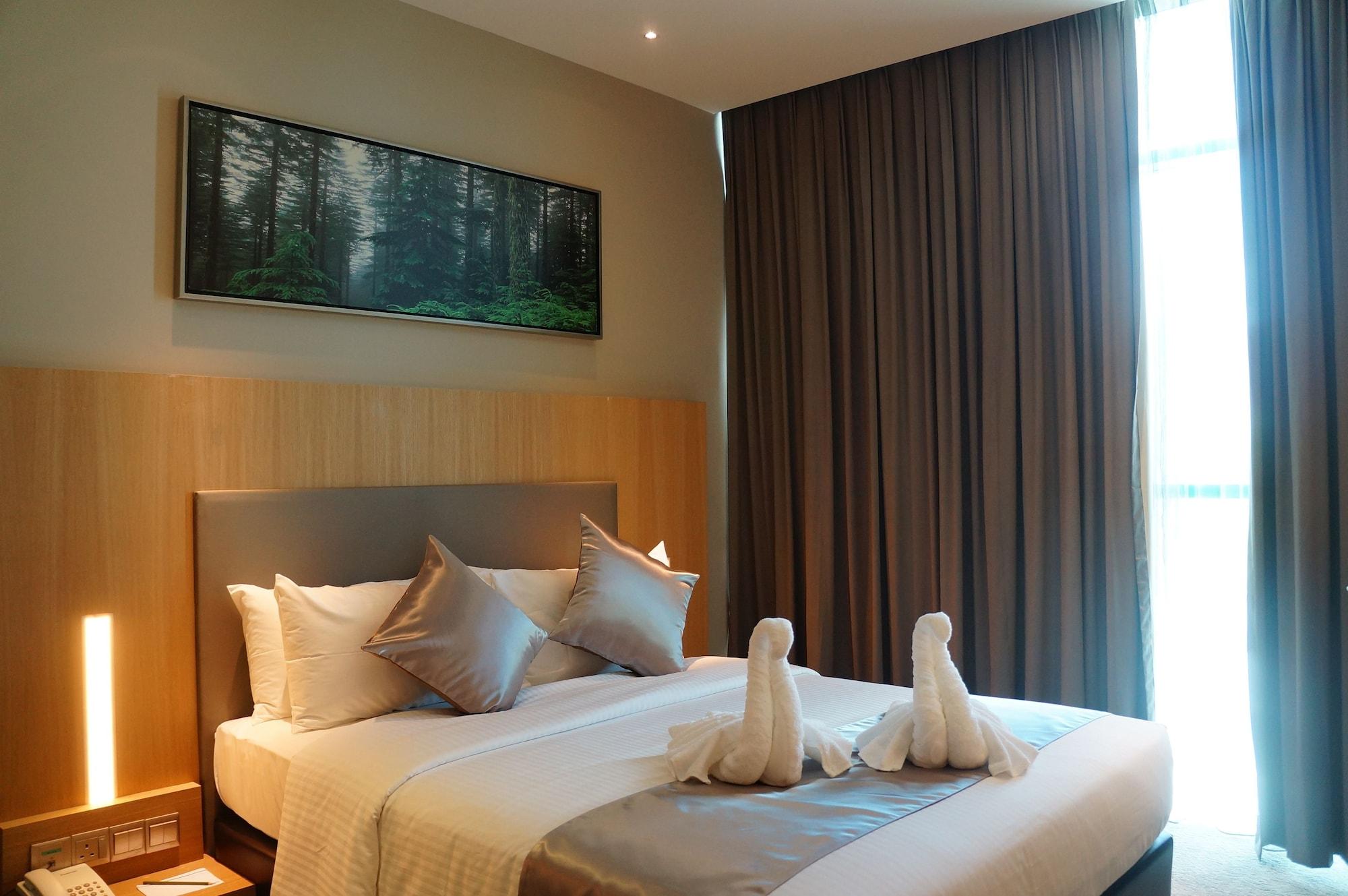 Greens Hotel & Suites Бинтулу Экстерьер фото