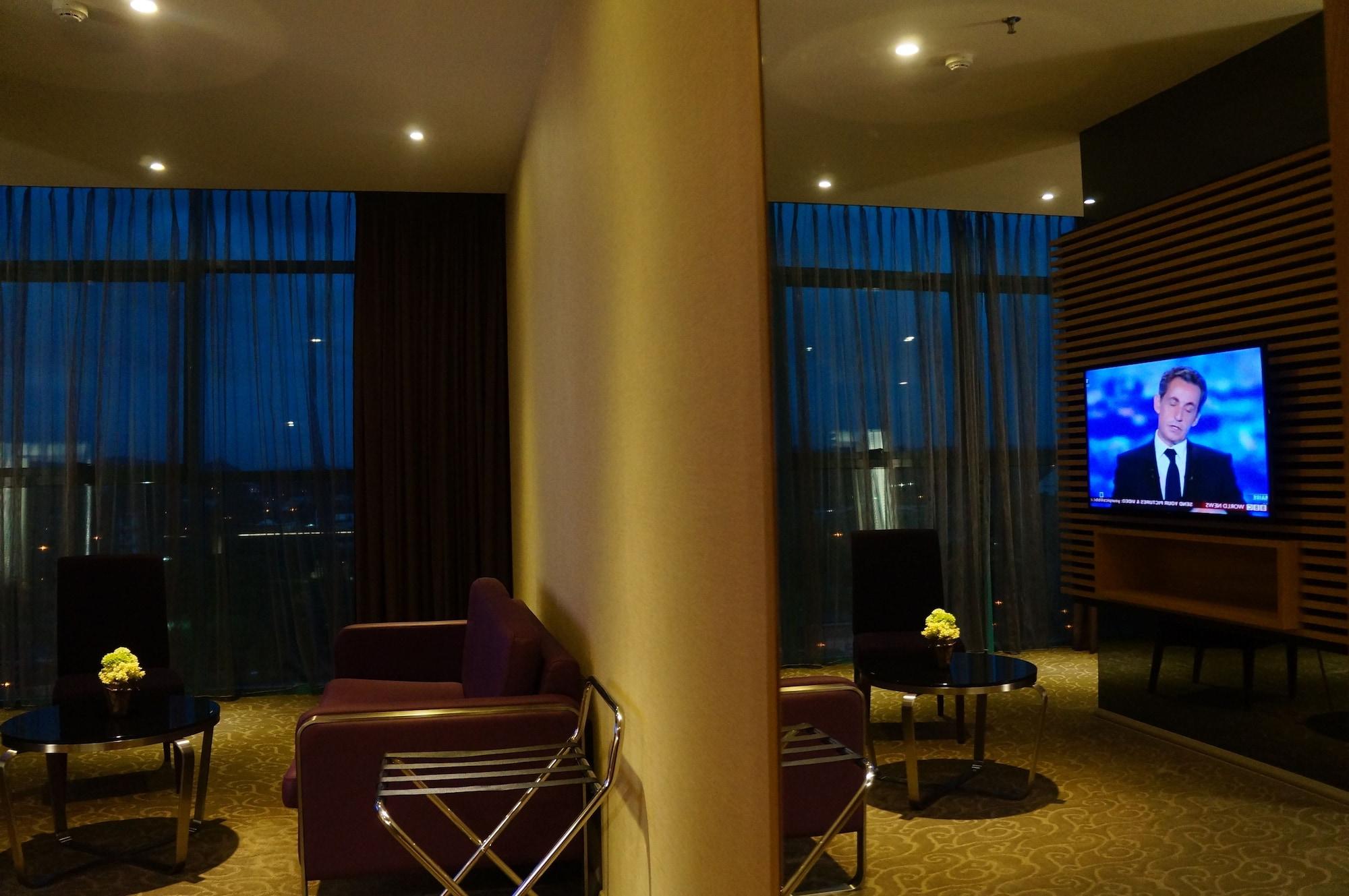 Greens Hotel & Suites Бинтулу Экстерьер фото