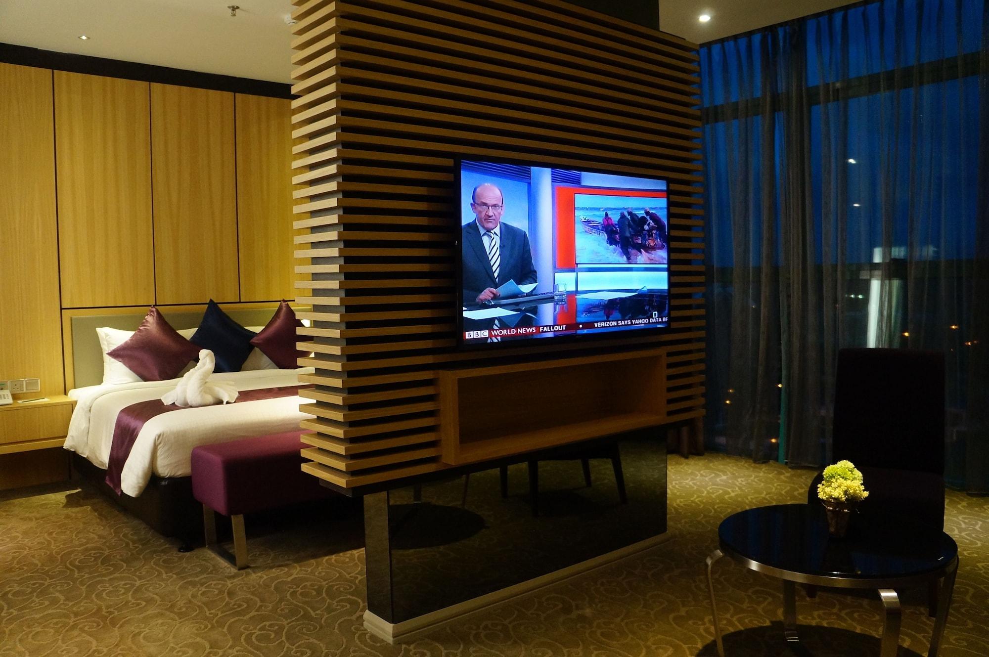 Greens Hotel & Suites Бинтулу Экстерьер фото