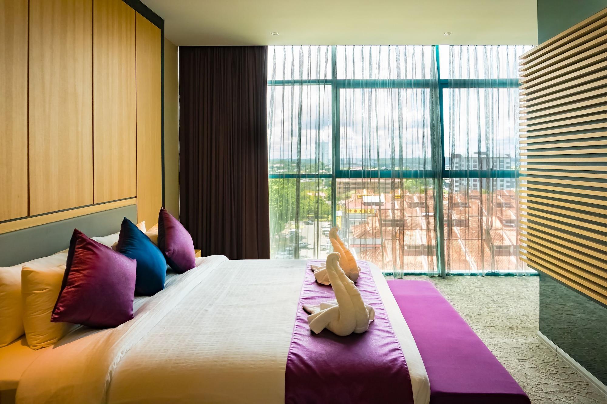 Greens Hotel & Suites Бинтулу Экстерьер фото