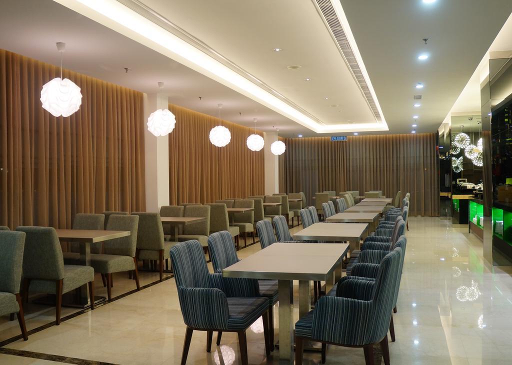 Greens Hotel & Suites Бинтулу Экстерьер фото