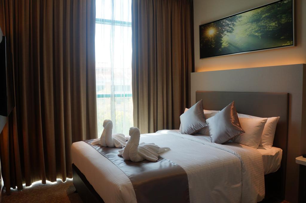 Greens Hotel & Suites Бинтулу Экстерьер фото