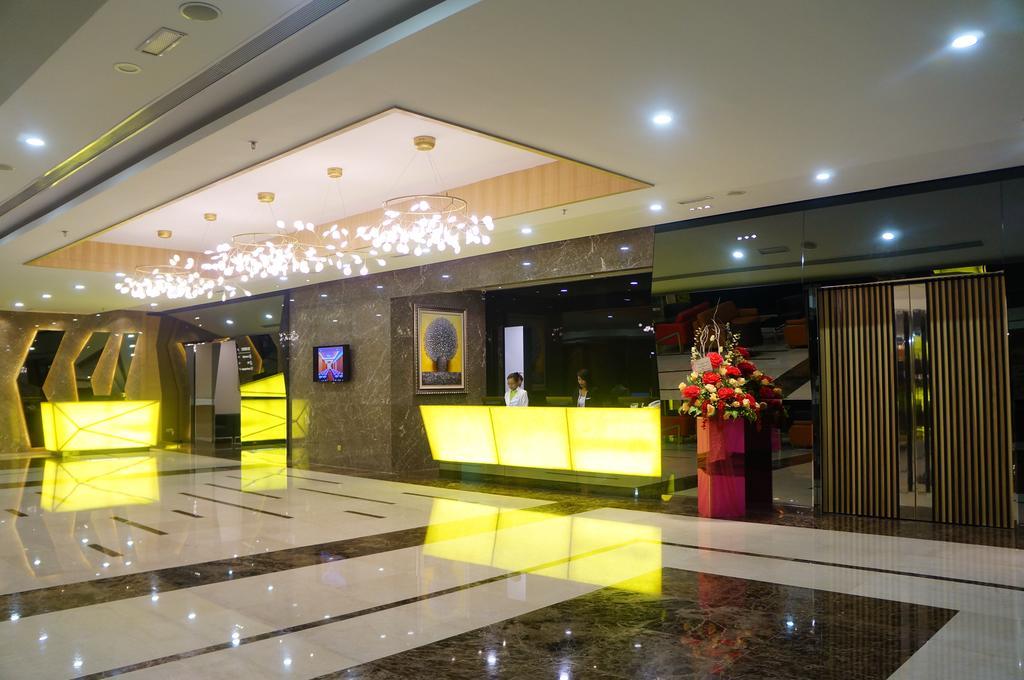 Greens Hotel & Suites Бинтулу Экстерьер фото