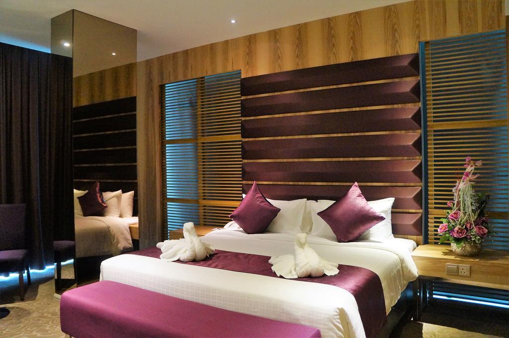 Greens Hotel & Suites Бинтулу Экстерьер фото