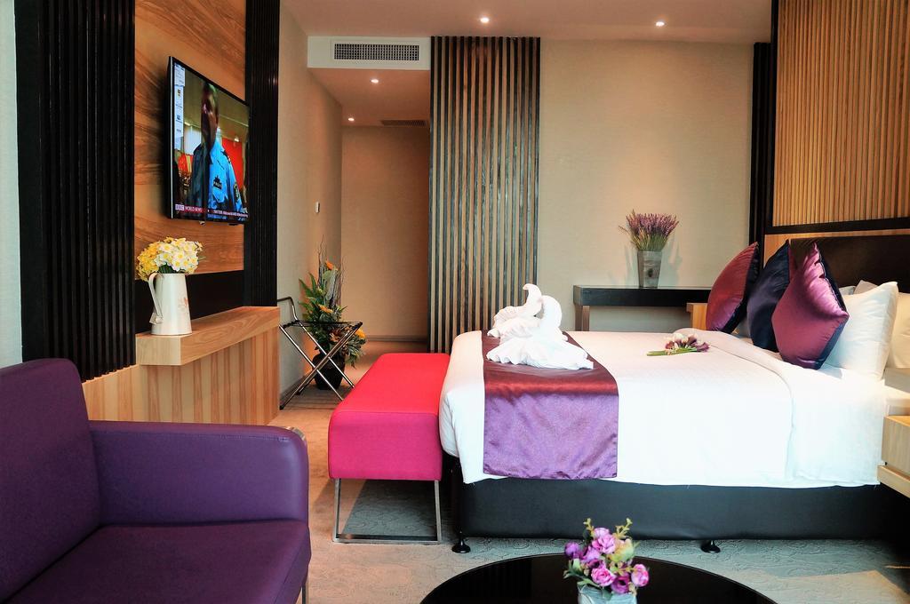 Greens Hotel & Suites Бинтулу Экстерьер фото