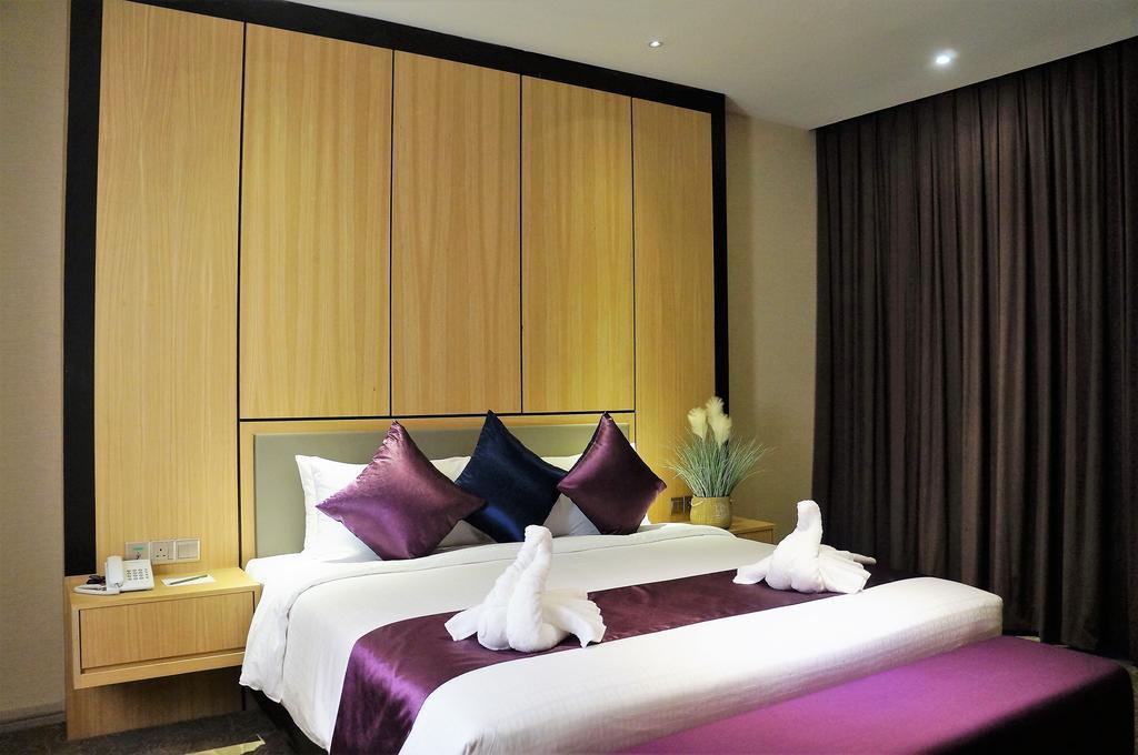 Greens Hotel & Suites Бинтулу Экстерьер фото