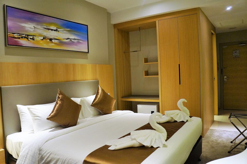 Greens Hotel & Suites Бинтулу Экстерьер фото